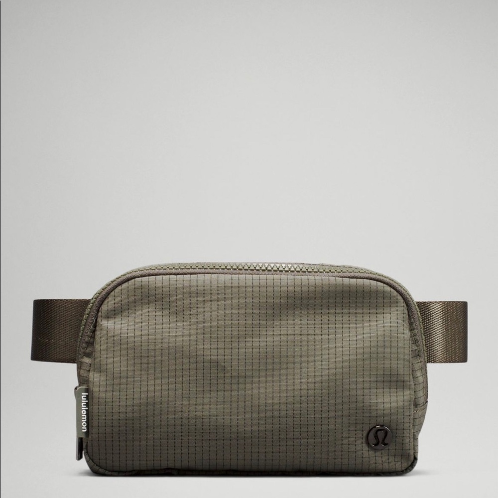 NWT Carob Brown/Black Lululemon Belt Bag